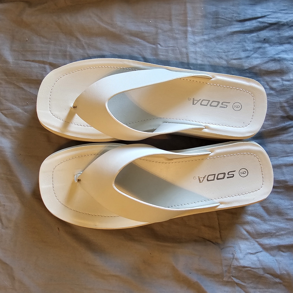 Soda Women's Cream Flip Flops